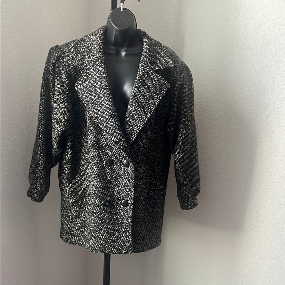 Collection Elegante Vintage Black and White Tweed Jacket. Preloved